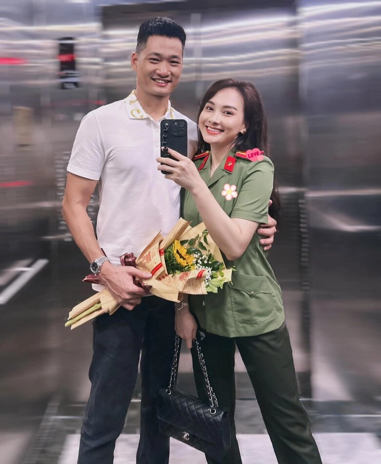 Nữ thượng úy tham gia lễ báo công dâng bác là người đẹp vtv có hôn nhân màu hồng bên chồng từng làm công an - 4