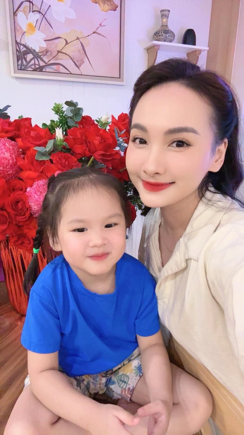 Nữ thượng úy tham gia lễ báo công dâng bác là người đẹp vtv có hôn nhân màu hồng bên chồng từng làm công an - 11