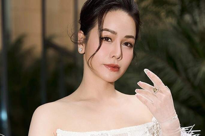 Nữ tiếp viên hàng không nổi tiếng từng đóng kính vạn hoa không ngại ký sổ nợ lấy tiền đi du lịch - 3