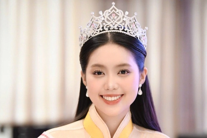 Nữ trợ giảng nhỏ tuổi nhất trường đh văn hóa nghệ thuật quân đội đi thi hoa hậu với chiếc mũ cối lập kỳ tích chưa từng có - 1