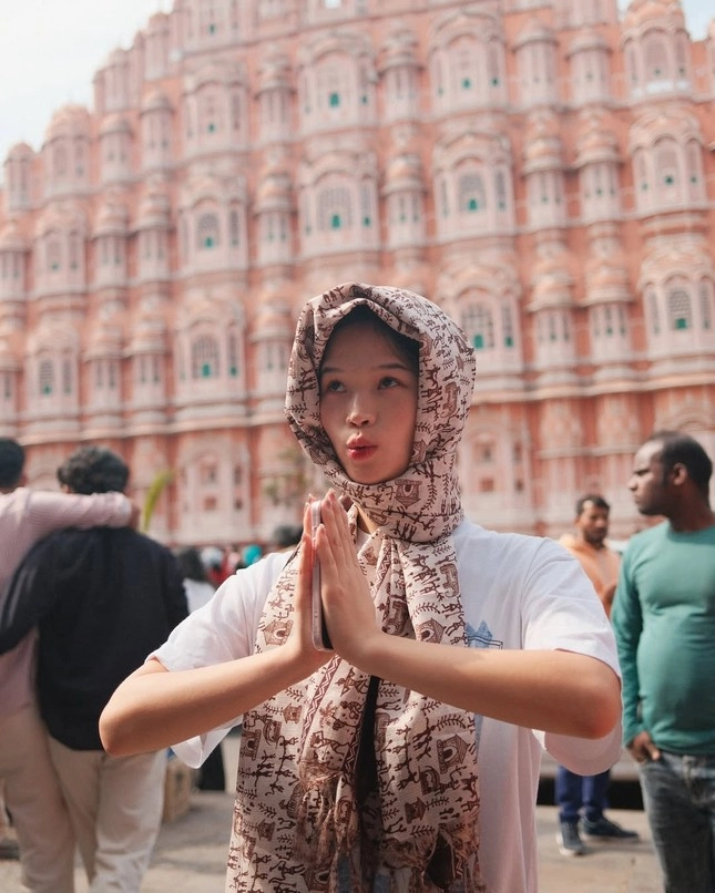 Nữ youtuber hot nhất lúc này với vlog du lịch ấn độ thô nhưng thật hài tới bến - 4