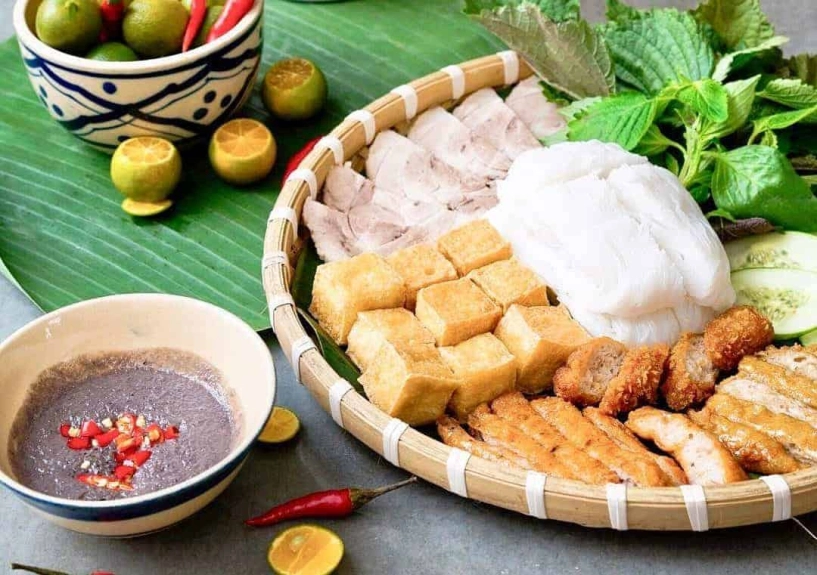 Ở hà nội có quán bún đậu nằm sâu trong ngóc ngách ngày bán hàng trăm suất hút khách nhờ loại mắm tôm đặc biệt - 1