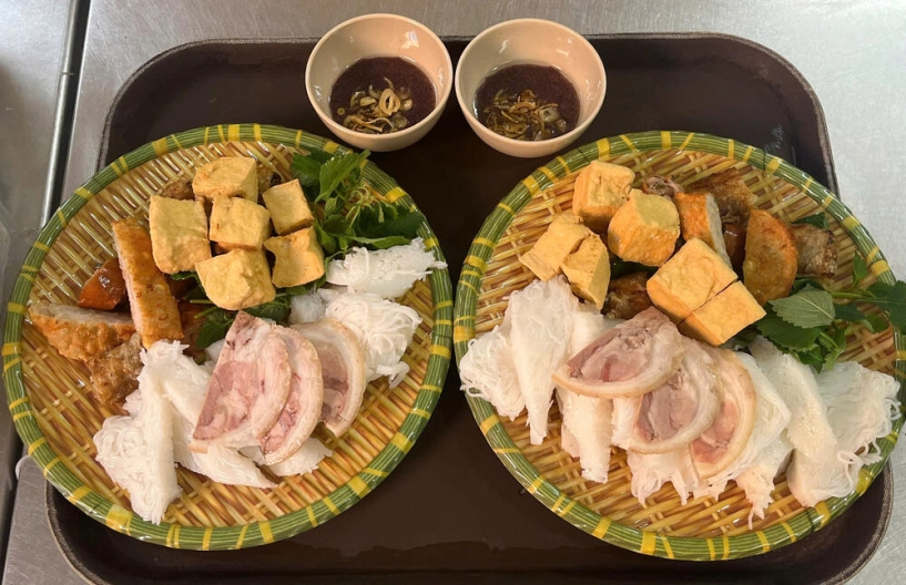Ở hà nội có quán bún đậu nằm sâu trong ngóc ngách ngày bán hàng trăm suất hút khách nhờ loại mắm tôm đặc biệt - 3