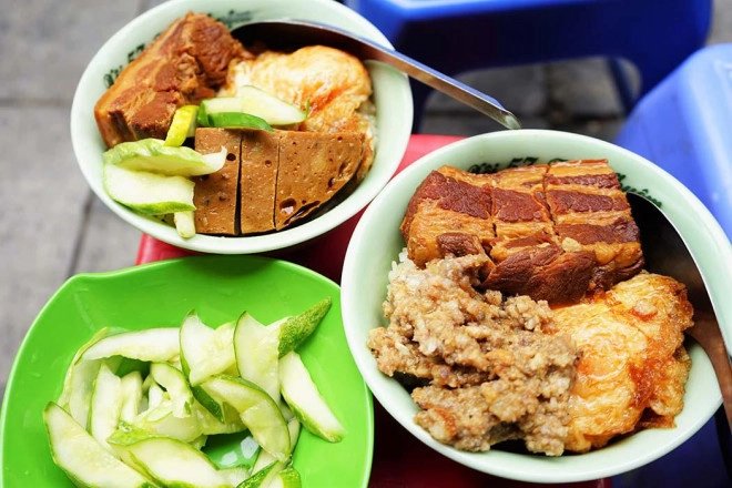 Ở hà nội có quán xôi 2 thế hệ mang công thức đặc biệt ngày bán 500 bát thu về gần 20 triệu đồng - 1