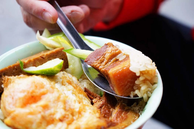 Ở hà nội có quán xôi 2 thế hệ mang công thức đặc biệt ngày bán 500 bát thu về gần 20 triệu đồng - 4