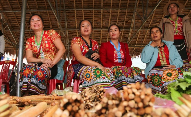 Ở nghệ an có chợ phiên nga my khách đến không chỉ mua sắm mà còn được trải nghiệm một điều đặc biệt - 2