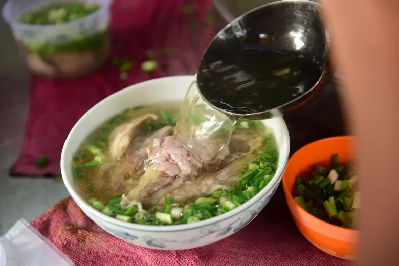 Ở sài gòn có 4 quán phở trải qua nhiều thập kỷ chiều lòng thực khách với hương vị độc nhất - 2