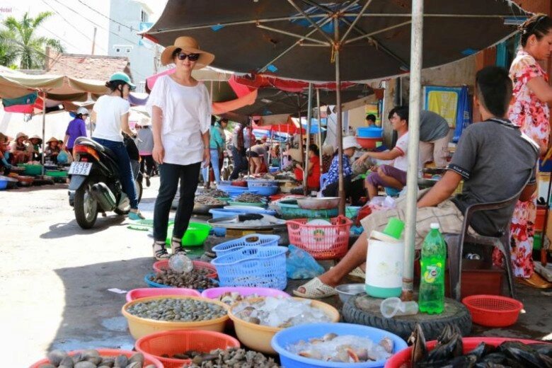 Ở thanh hóa muốn mua hải sản tươi ngon giá rẻ nhất định phải đến khu chợ không phải ai cũng biết này - 3