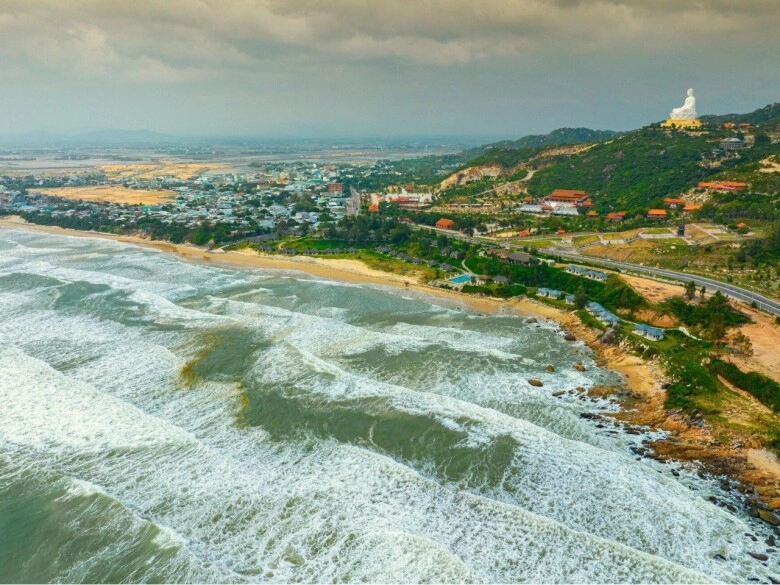 Ở việt nam có nơi được ví như jeju thu nhỏ biển xanh cát trắng cực yên bình xứng đáng là nơi chữa lành - 2