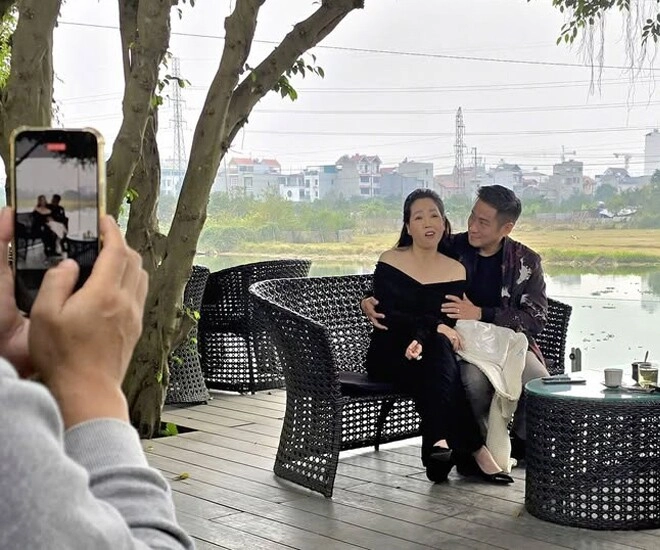 Ông trùm quỳnh búp bê u50 bị vợ chụp ảnh bắt quả tang làm phi công trẻ thừa nhận lo lắng - 1