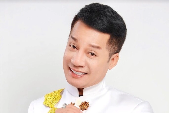ông vua vũ trường là nsưt từng khóc xin tổ nghề vì bị cấm diễn giờ 60 tuổi không có con ruột - 4