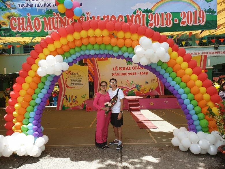 Ông xã hhen niê gọi vợ hoa hậu là bạn trai cũ khoe mẹ ruột từng làm giáo viên đầy phúc hậu - 2