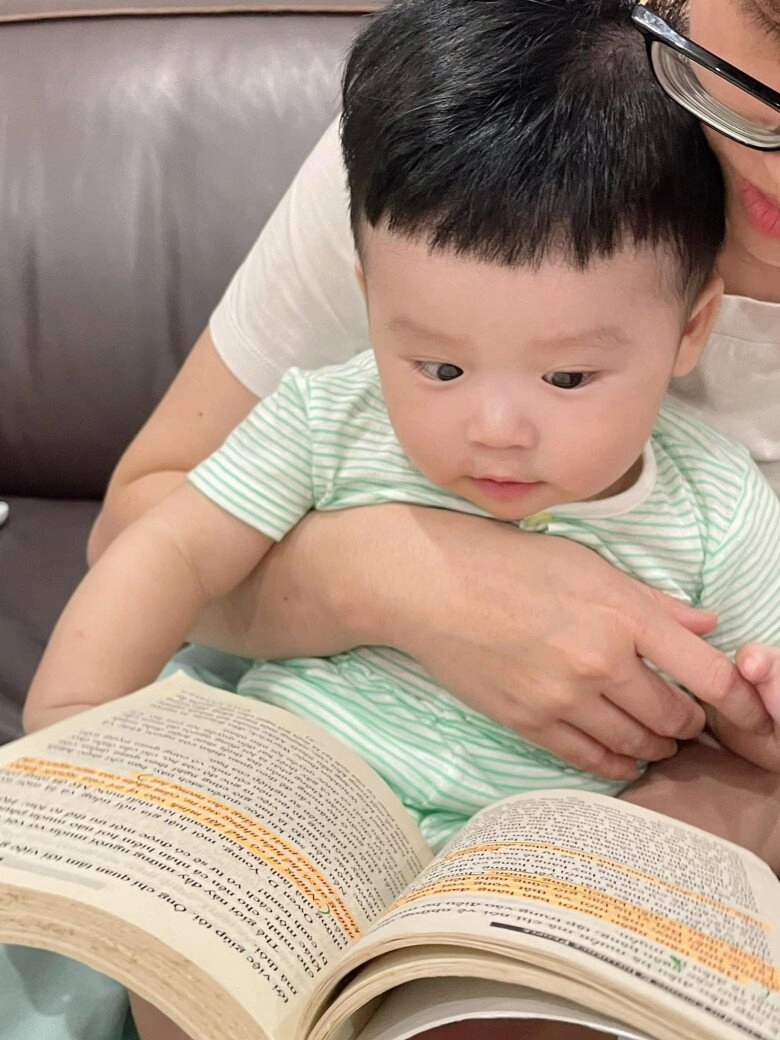 oppa hàn quốc nhà sam hơn nửa tuổi đã mê đọc đắc nhân tâm tính cách điềm tĩnh khác biệt chị gái sinh đôi - 2