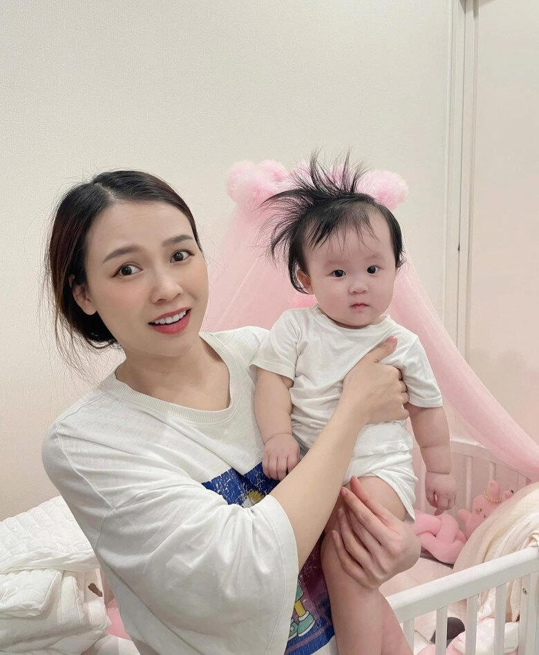 oppa hàn quốc nhà sam hơn nửa tuổi đã mê đọc đắc nhân tâm tính cách điềm tĩnh khác biệt chị gái sinh đôi - 10