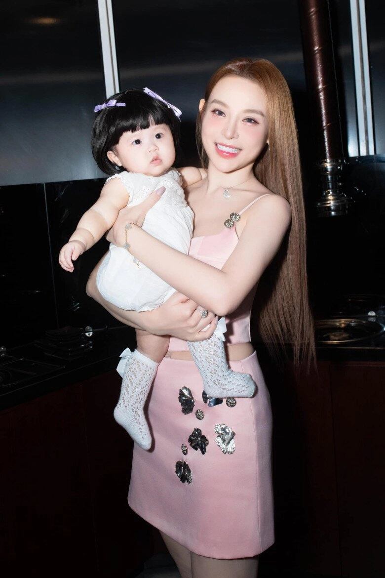 oppa hàn quốc nhà sam hơn nửa tuổi đã mê đọc đắc nhân tâm tính cách điềm tĩnh khác biệt chị gái sinh đôi - 13
