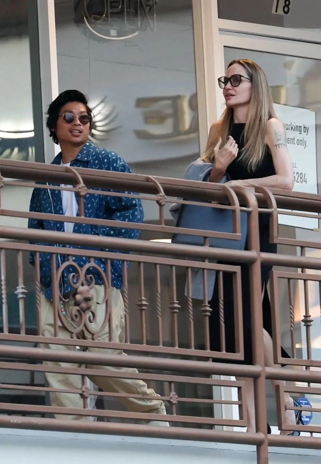 Pax thiên có nguy cơ xuất huyết não angelina jolie vội vào viện chăm con khán giả tò mò thái độ của brad pitt - 5