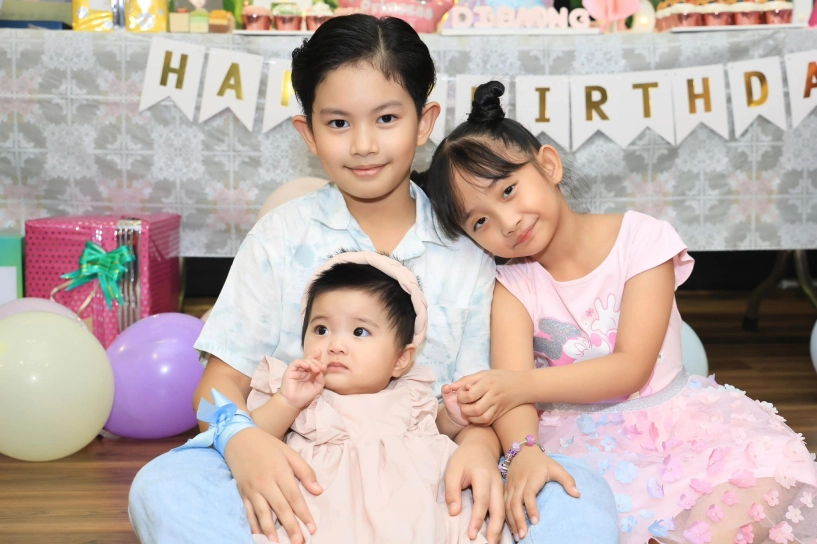 Khánh thi rơi nước mắt trong tiệc thôi nôi của bé lisa vạch kế hoạch sinh con thứ 4 với chồng trẻ - 14