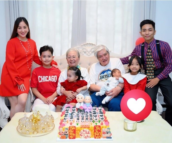Phan hiển nói khánh thi áp lực khi làm dâu khoe ảnh gia đình 4 thế hệ trong căn biệt thự bề thế - 1