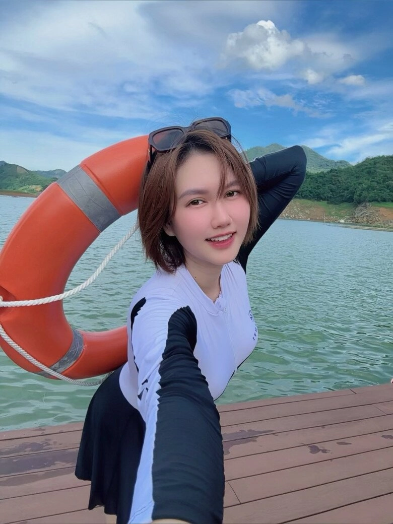 Phản ứng của hương giang khi bị nhay lại quá khứ sau màn cầu hôn của đình tú - ngọc huyền - 2