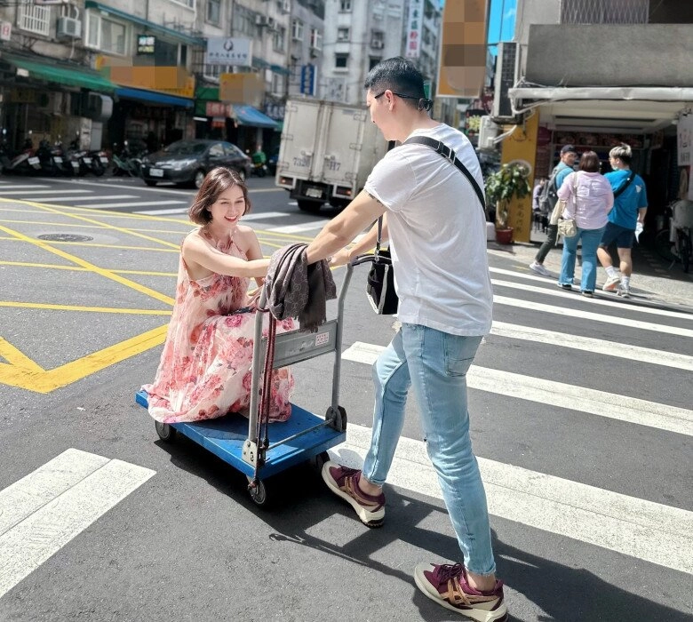 Phản ứng của hương giang khi bị nhay lại quá khứ sau màn cầu hôn của đình tú - ngọc huyền - 3