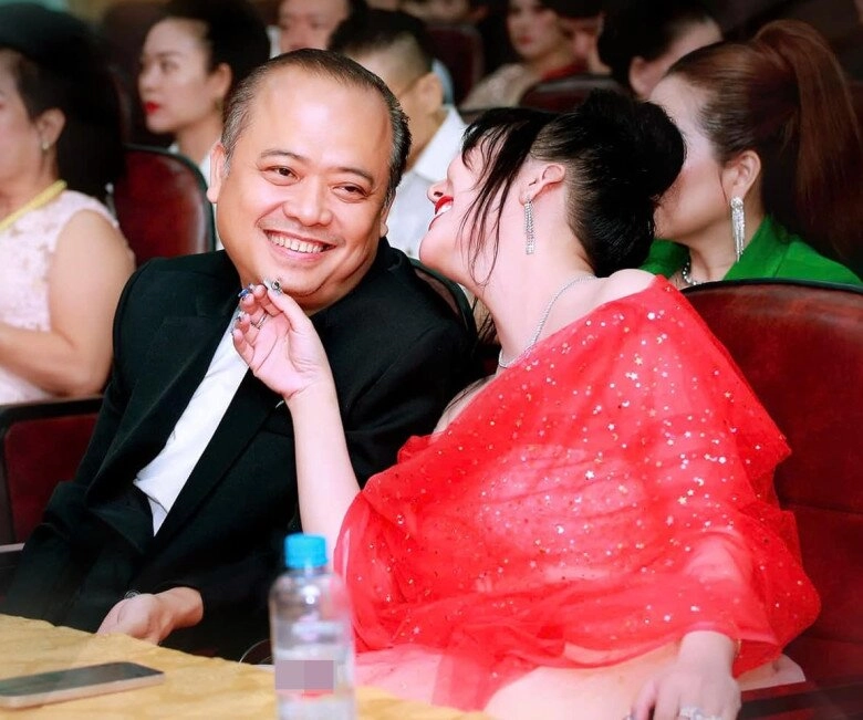 Phi thanh vân tình tứ bên ông xã tiết lộ thời điểm làm đám cưới - 2
