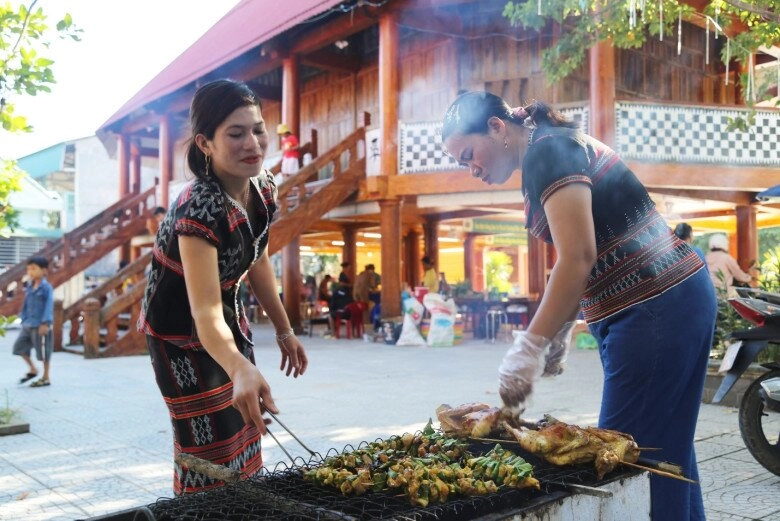 Phiên chợ đậm chất núi rừng giữa lòng xứ huế chỉ bán toàn đặc sản rừng ngon - bổ - rẻ - 2