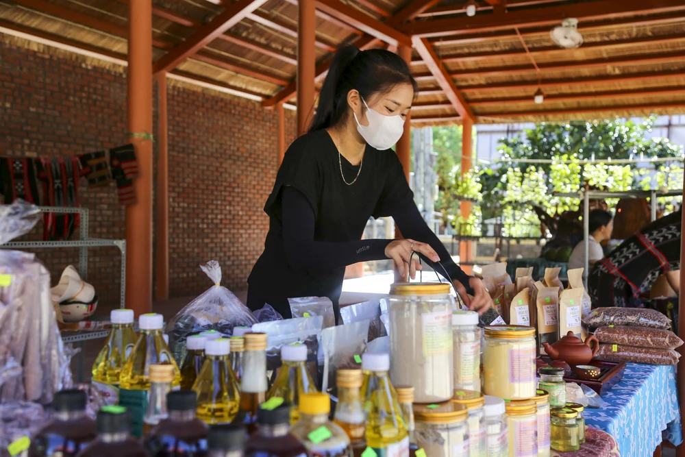 Phiên chợ đậm chất núi rừng giữa lòng xứ huế chỉ bán toàn đặc sản rừng ngon - bổ - rẻ - 5