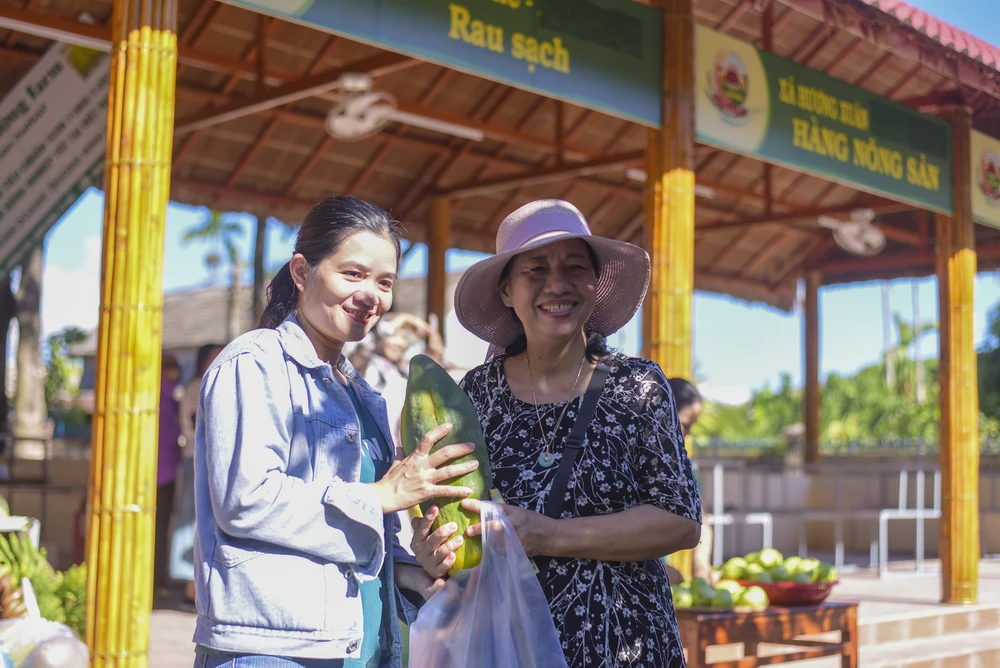 Phiên chợ đậm chất núi rừng giữa lòng xứ huế chỉ bán toàn đặc sản rừng ngon - bổ - rẻ - 6