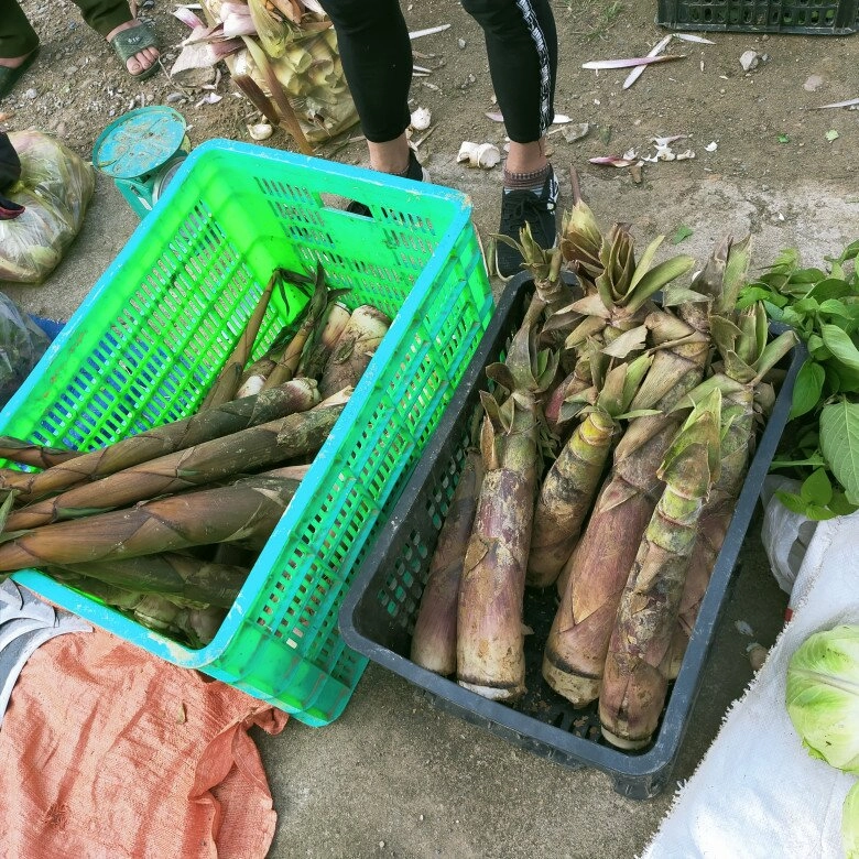 Phiên chợ độc nhất giữa lòng thanh hóa chỉ họp 1 buổi trong tuần trao đổi hàng hóa không cần mặc cả - 4