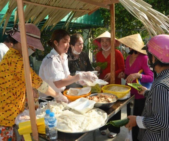 Phiên chợ độc nhất vô nhị ở bạc liêu khách không cần mang tiền cũng có thể mua đồ thỏa thích - 1