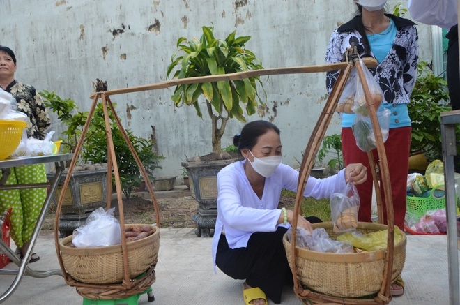 Phiên chợ độc nhất vô nhị ở bạc liêu khách không cần mang tiền cũng có thể mua đồ thỏa thích - 2
