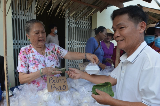Phiên chợ độc nhất vô nhị ở bạc liêu khách không cần mang tiền cũng có thể mua đồ thỏa thích - 3