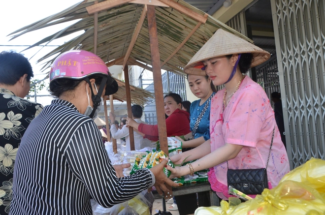 Phiên chợ độc nhất vô nhị ở bạc liêu khách không cần mang tiền cũng có thể mua đồ thỏa thích - 4