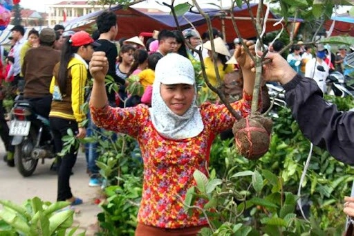 Phiên chợ họp duy nhất vào mùng 6 tết lúc nào cũng đông nghịt người ai đến cũng mong mua may bán rủi - 3