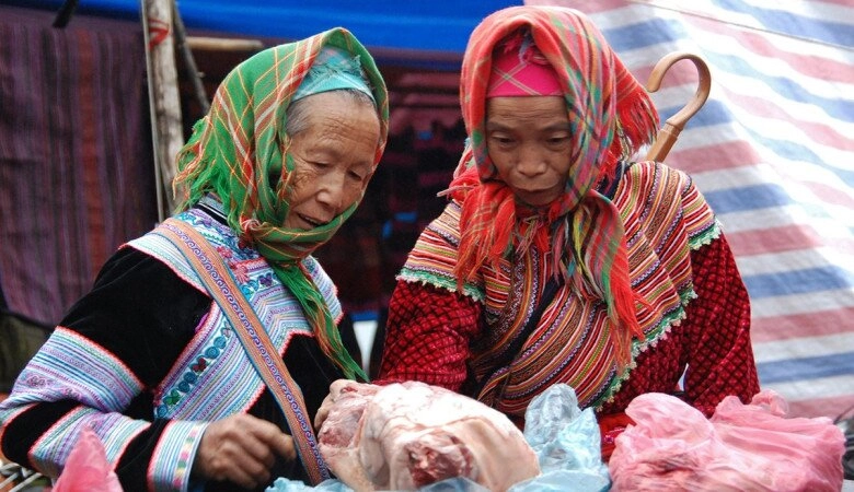 Phiên chợ lạ hút khách tây bậc nhất lào cai ai đến cũng mê mẩn vì một dịch vụ độc đáo - 4