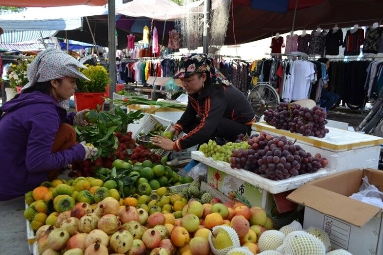 Phiên chợ quê hiếm hoi còn sót lại giữa lòng thái bình bán toàn thức quà mà thành phố không thể có - 1