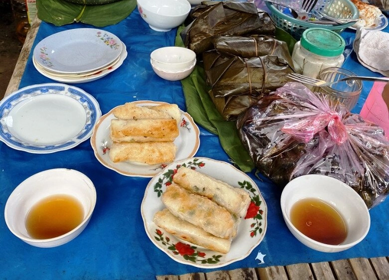 Phiên chợ tồn tại từ gần trăm năm đến nay là địa điểm độc lạ và niềm tự hào của người xứ thanh - 4