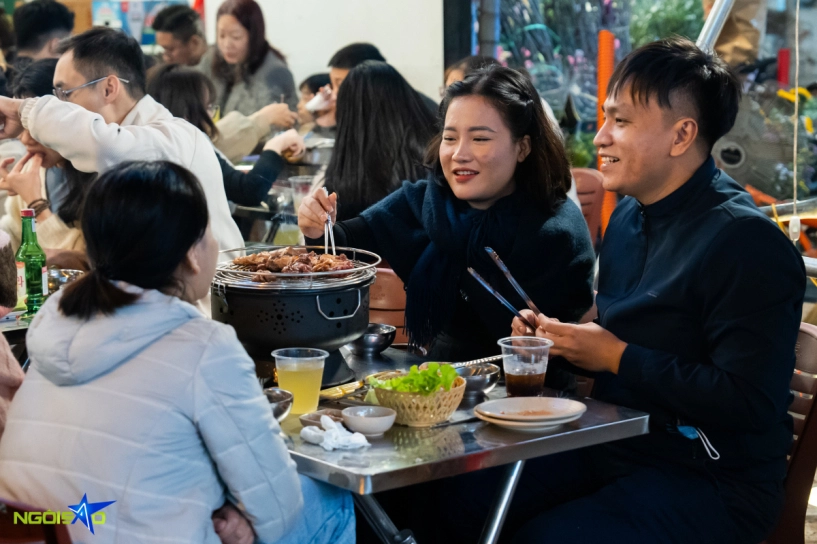 Phố ẩm thực mới ở hà nội đông nghẹt đêm khai trương - 5