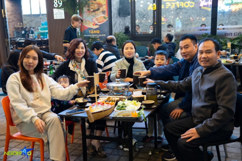 Phố ẩm thực mới ở hà nội đông nghẹt đêm khai trương - 6