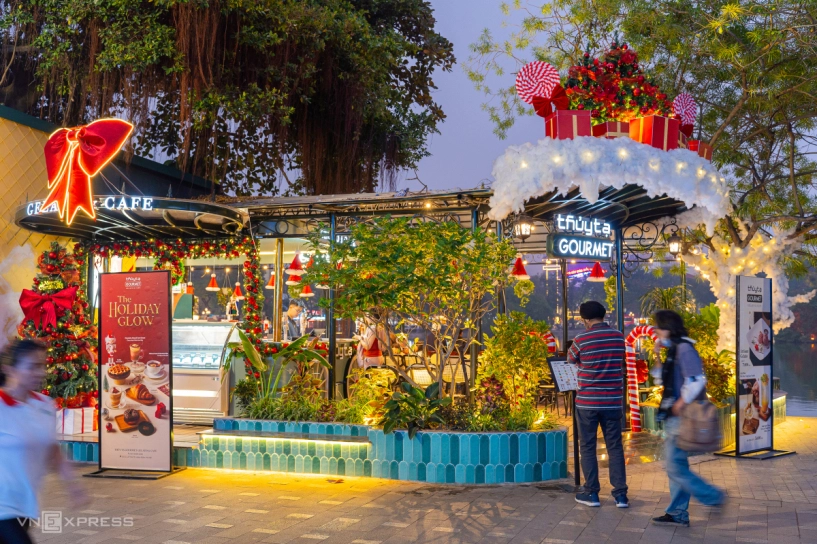 Phố phường hà nội tràn ngập sắc màu giáng sinh - 7