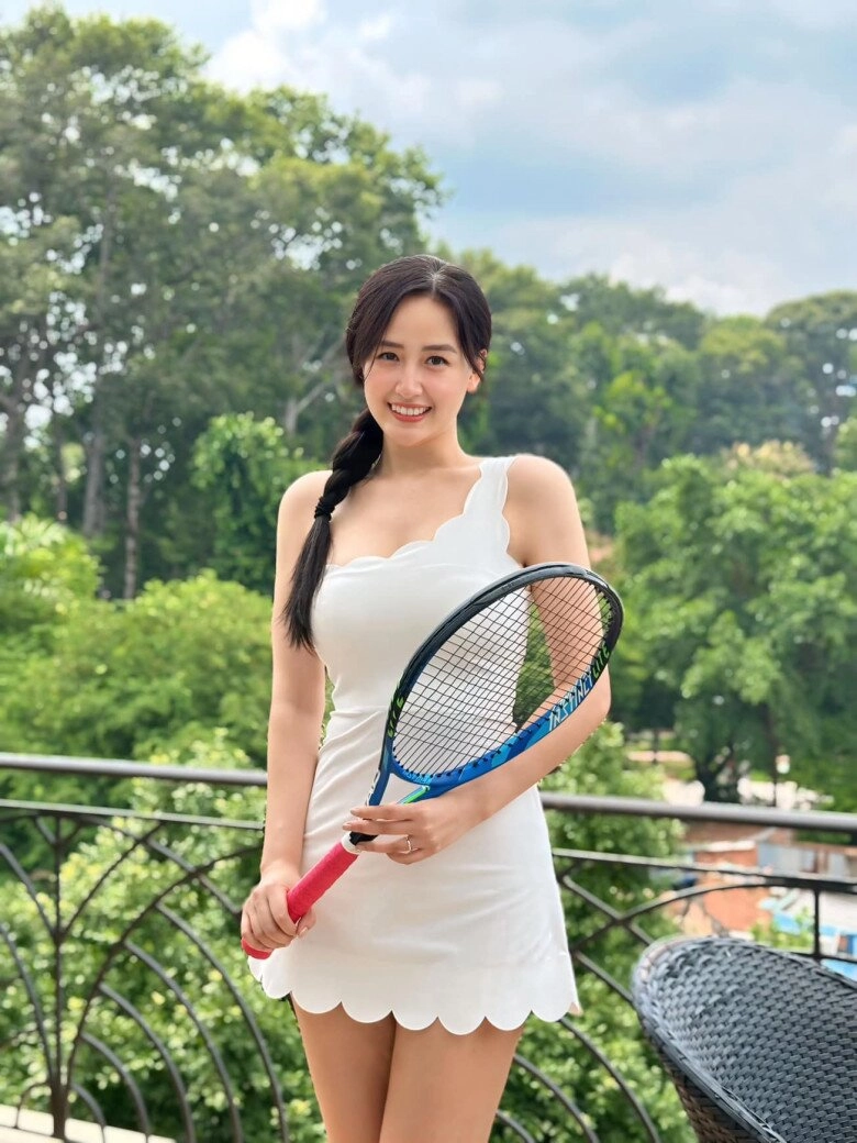 Phối đồ ra sân tennis đẹp như mai phương thuý trung thành với chân váy ngắn - bí quyết hack dáng nàng nấm lùn cũng áp dụng được - 8