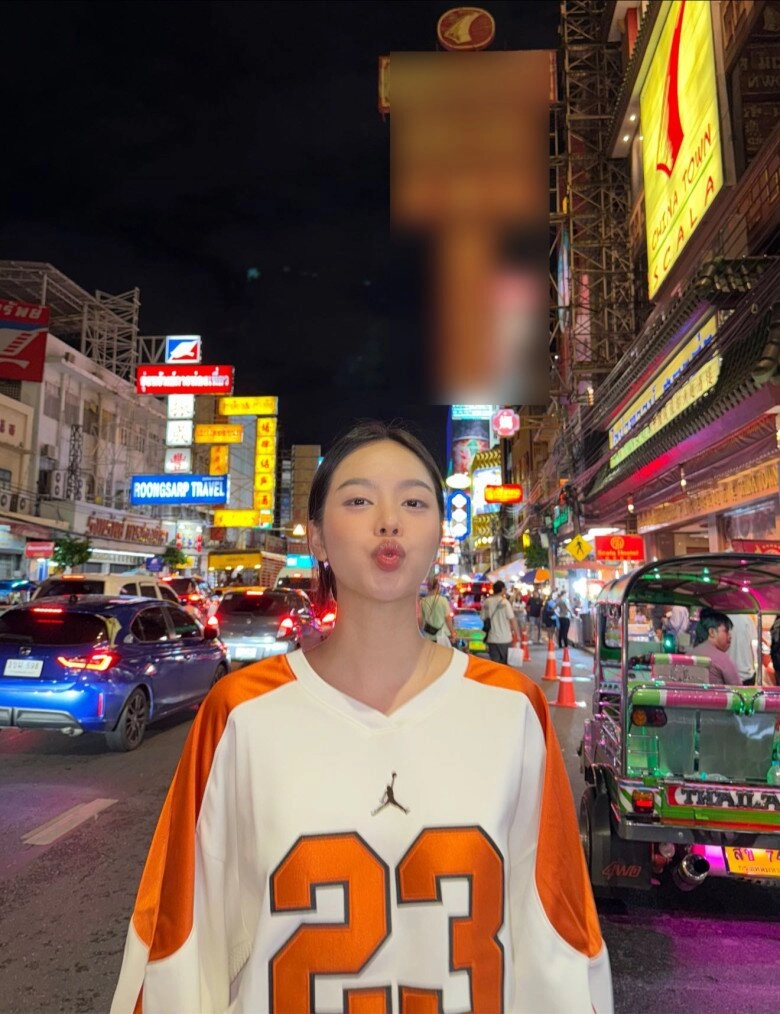 Phong cách chuẩn gen z của hoa hậu thanh thủy tại thái lan - 1
