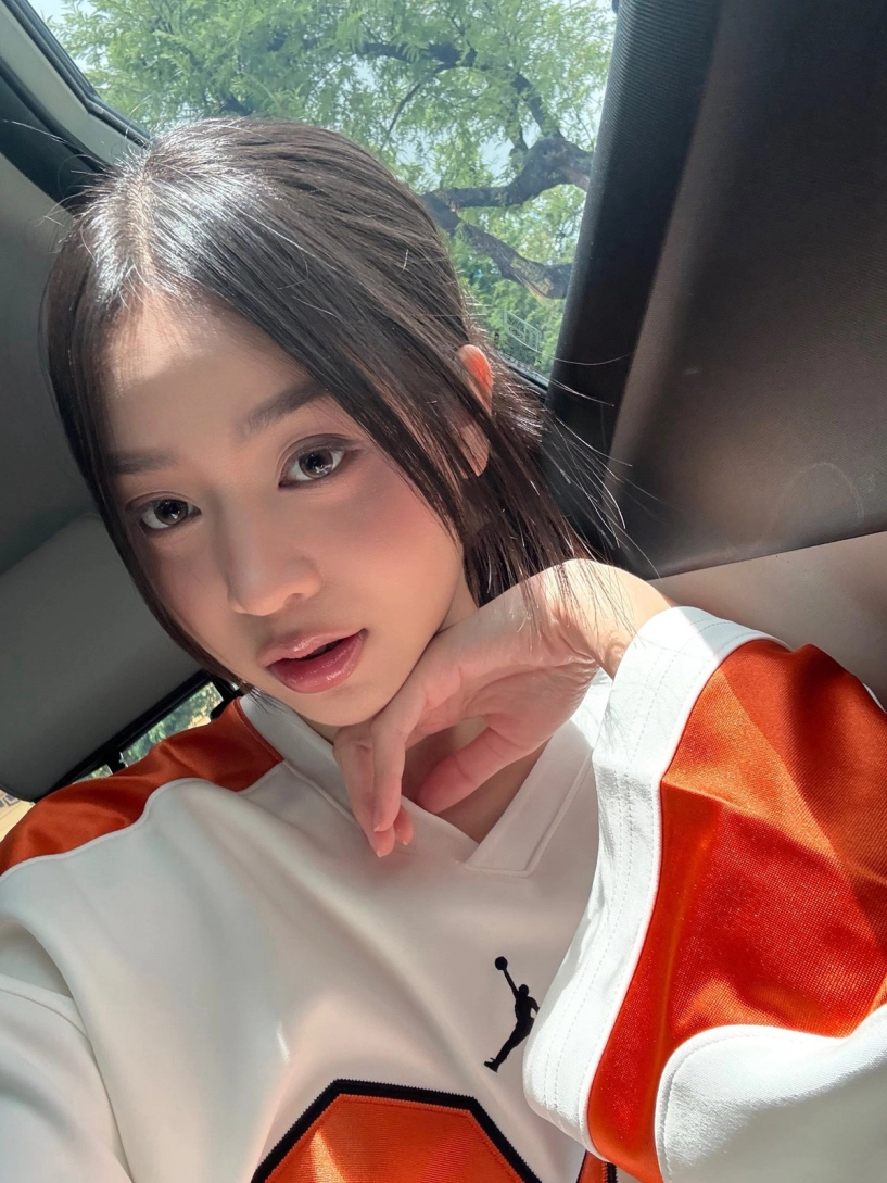 Phong cách chuẩn gen z của hoa hậu thanh thủy tại thái lan - 4