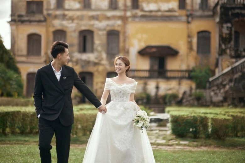 Phú bà 2 con cưới hồng hài nhi kém 6 tuổi rước dâu bằng dàn siêu xe trăm tỷ hồi môn 500 cây vàng - 4