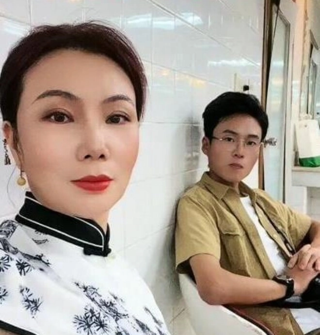 Phú bà u50 sinh con cho chồng trẻ kém 22 tuổi con vừa chào đời liền tuyên bố 1 việc - 6