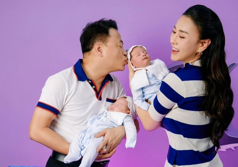 Phu nhân shark bình đội nắng gắt làm từ thiện ở quê nhà mặt cười rạng rỡ sau màn xù lông bảo vệ chồng - 8