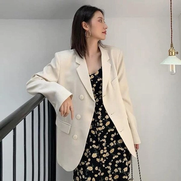 Phụ nữ tuổi nào cũng không nên bỏ qua công thức 1 váy - 1 áo xuống phố ngày thu thành tâm điểm giữa đám đông - 9
