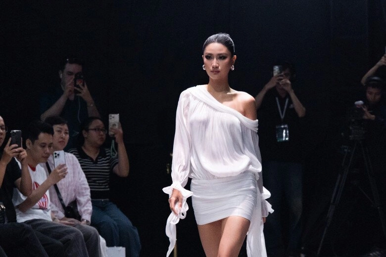 Phương linh cẩm ly khoe thần thái sắc lạnh đắt show làm vedette sau đăng quang hoa hậu hoàn vũ việt nam - 2