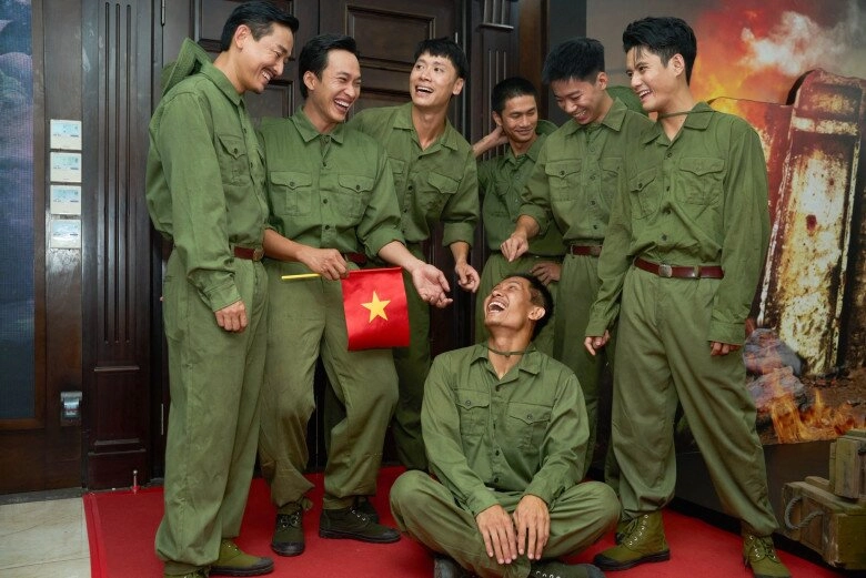 Phương nam - đội trưởng tạ trong phim mưa đỏ ông nội tôi là liệt sĩ chưa tìm thấy hài cốt - 7
