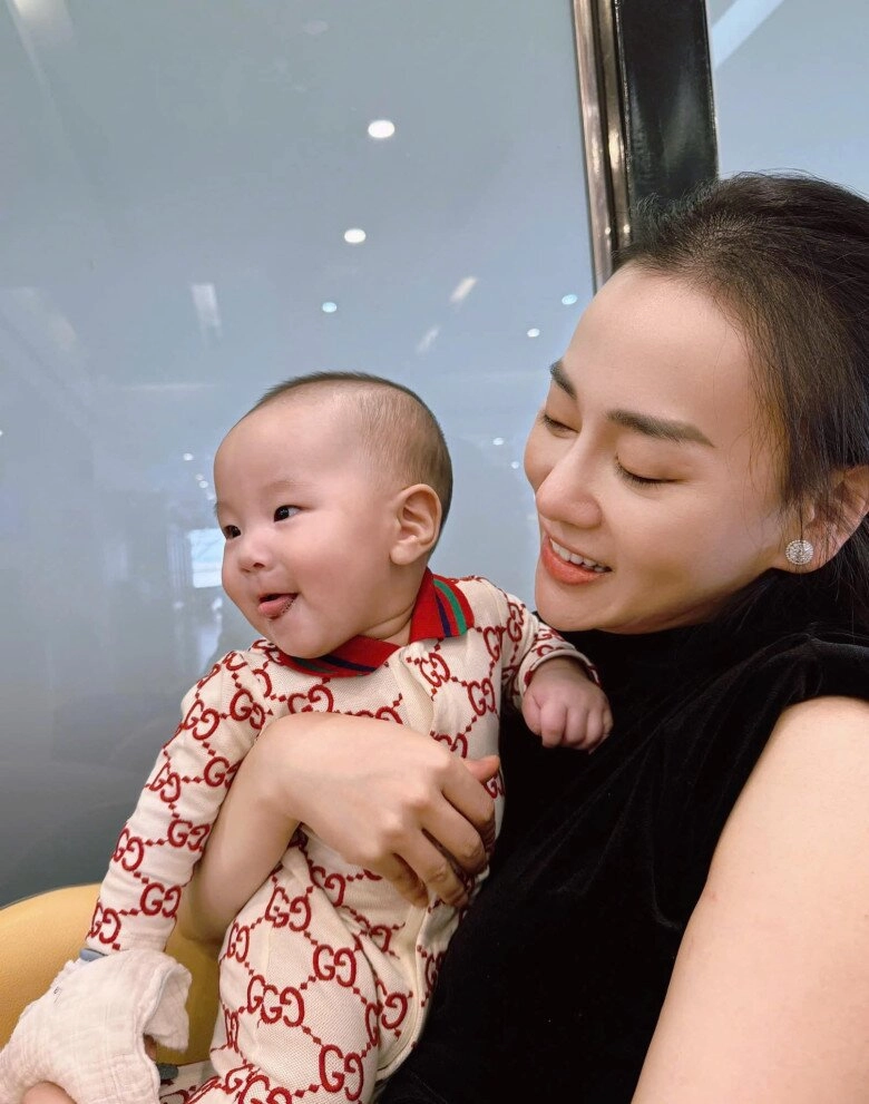 Phương oanh cho cặp song sinh với shark bình trải nghiệm máy bay hạng thương gia nam tiến công tác dài ngày cùng mẹ - 3